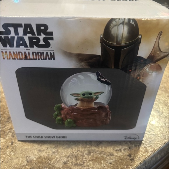 Star Wars The Mandalorian Snow Globe - Picture 3 of 10